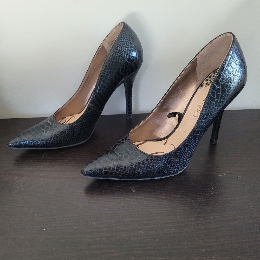 Elegant Black Snakeskin Pattern Heels